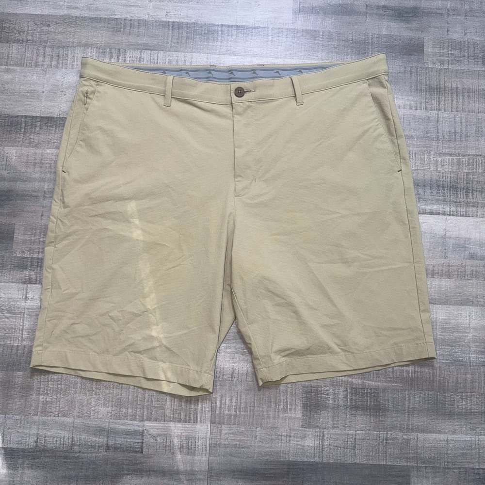Tommy Bahama Men's Shorts Size 40 Khaki Golf Performance Shorts Beige